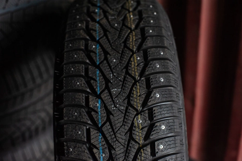 фото протектора и шины WINTERNOVA STUD III Шина ZMAX WINTERNOVA STUD III 245/75 R16 120/116Q